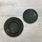 donker groen servies